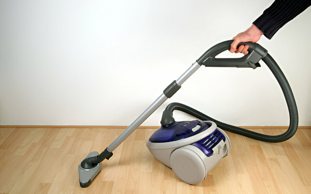 Vacuum with Retractable Cord