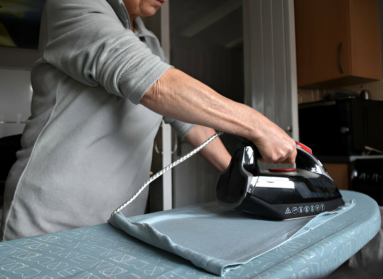 Best Guide About Irons with Retractable Cords in 2024